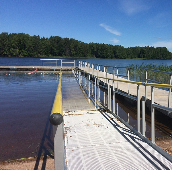 Naturbad med rullstolsramp i Mehedeby